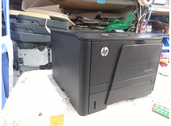 may-in-hp-m401d-cu-ben-canh-domucgiare-4