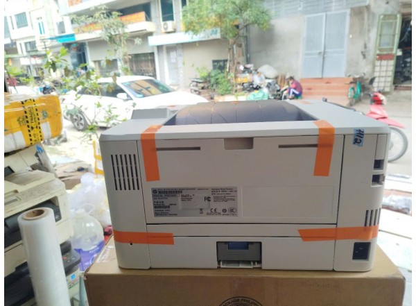 may-in-hp-m402-cu-mat-sau-domucgiare-4