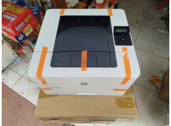 may-in-hp-m402-cu-mat-tren-domucgiare-2