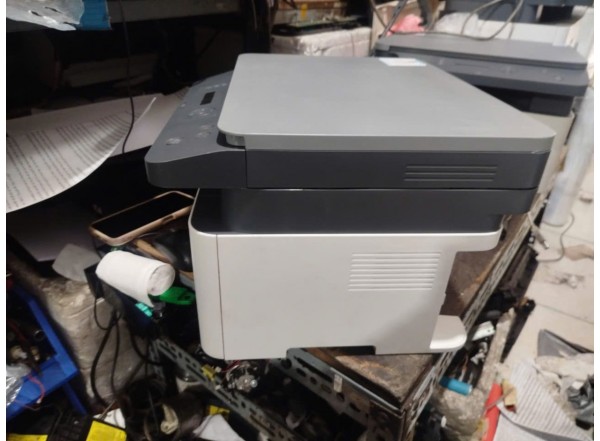 may-in-hp-mfp-135w-cu-mat-tren-domucgiare-4