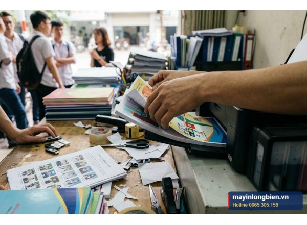 In bìa luận văn, kỷ yếu màu đều trên máy in phun