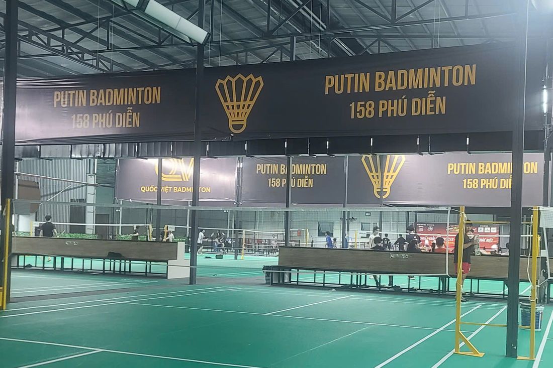 Sân cầu lông Putin 158 Phú Diễn, sân đánh cuối tuần của CLB Dawn On The Badminton