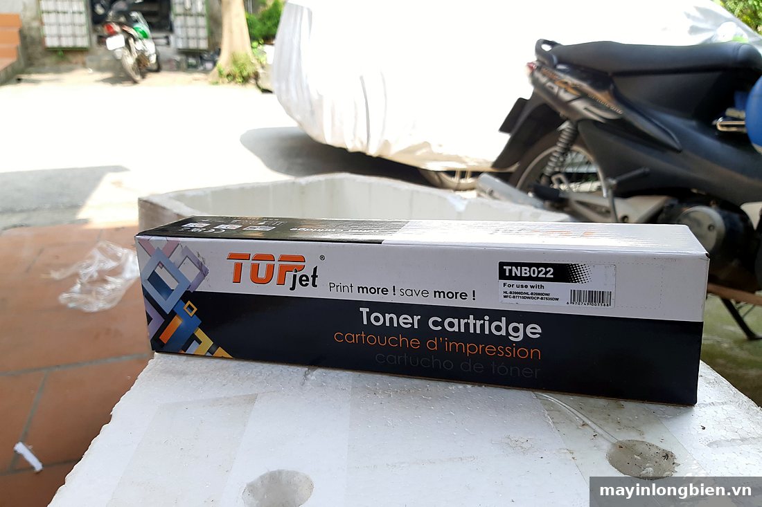 Hộp mực Topjet nguyên hộp đặt trên mặt bàn Hộp mực Topjet nguyên hộp đặt trên mặt bàn