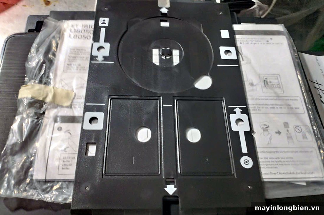 Khay in thẻ và in đĩa của máy in Epson L8050