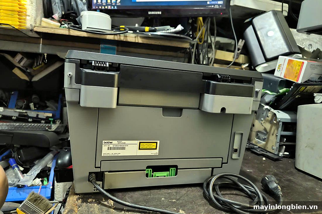 Mặt sau máy in Brother DCP-L2520D