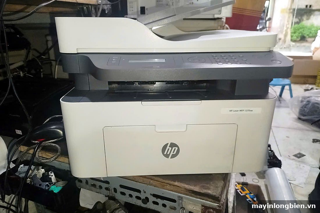 Máy in HP 137fw với khay nạp tài liệu Máy in HP 137fw với khay nạp tài liệu