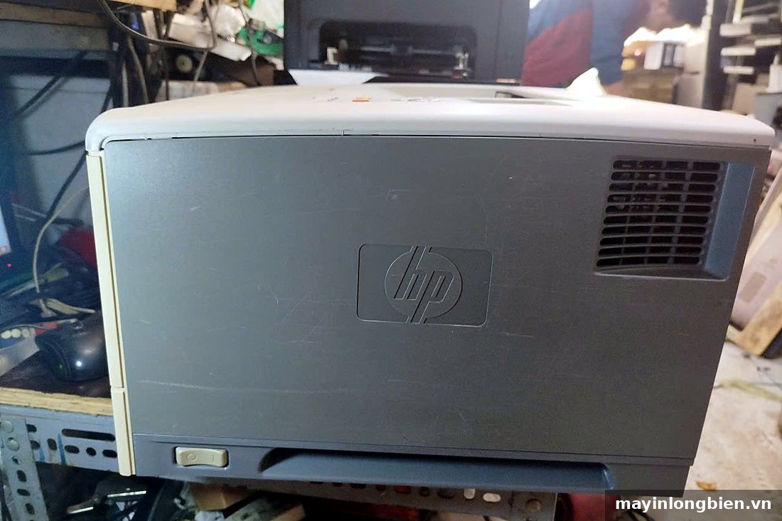 Máy in HP 5200n mặt trước Máy in HP 5200n mặt trước