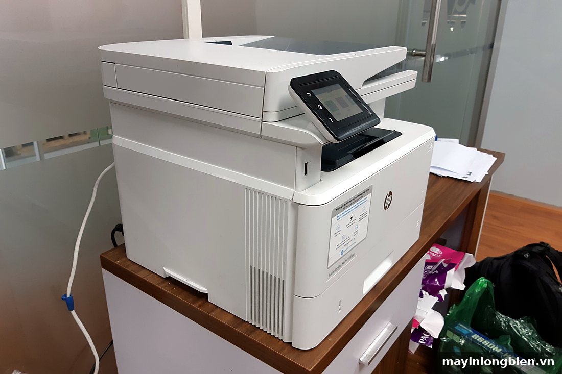 Máy in HP MFP 4103fdw nhìn nghiêng Máy in HP MFP 4103fdw nhìn nghiêng
