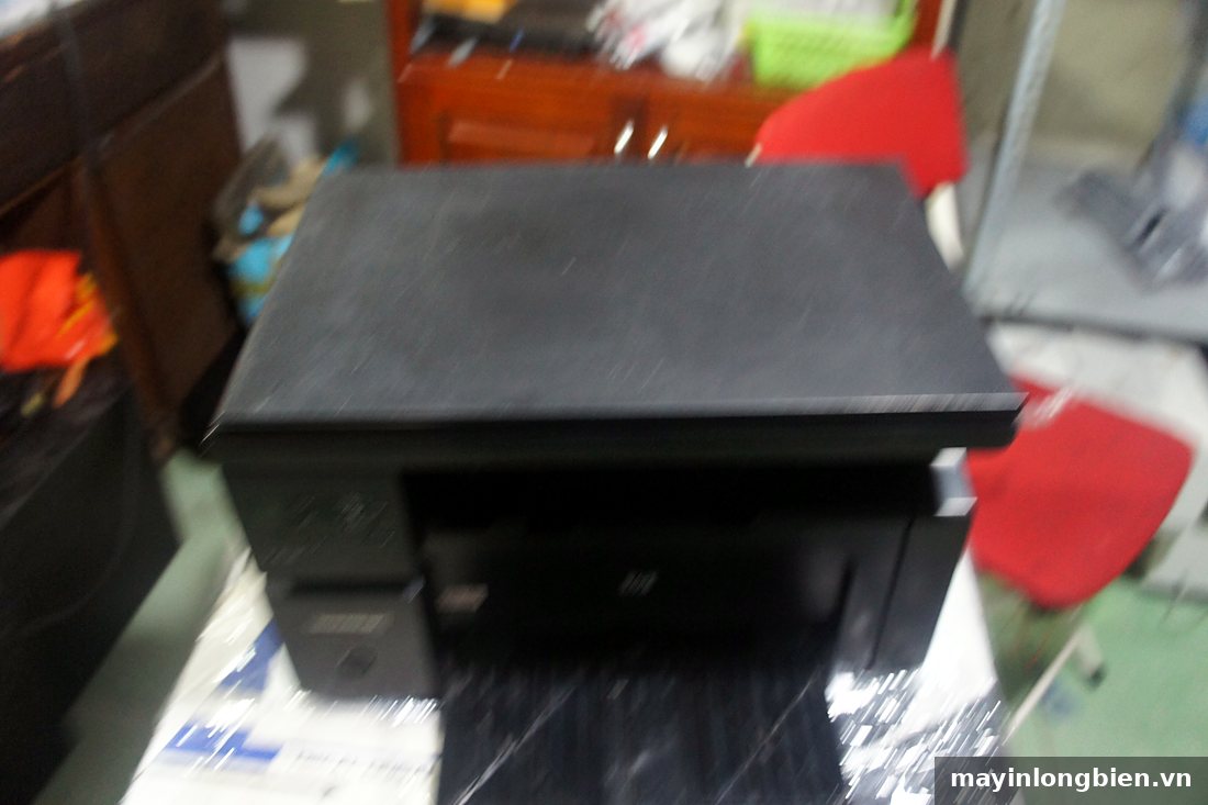 Máy in HP MFP M1132 nhìn nghiêng Máy in HP MFP M1132 nhìn nghiêng