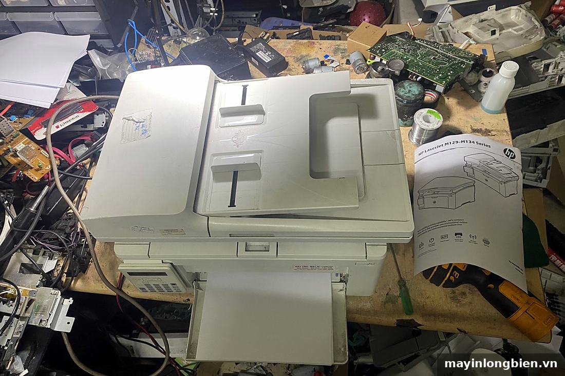 Máy in HP MFP M130fn với khay nạp tài liệu Máy in HP MFP M130fn với khay nạp tài liệu