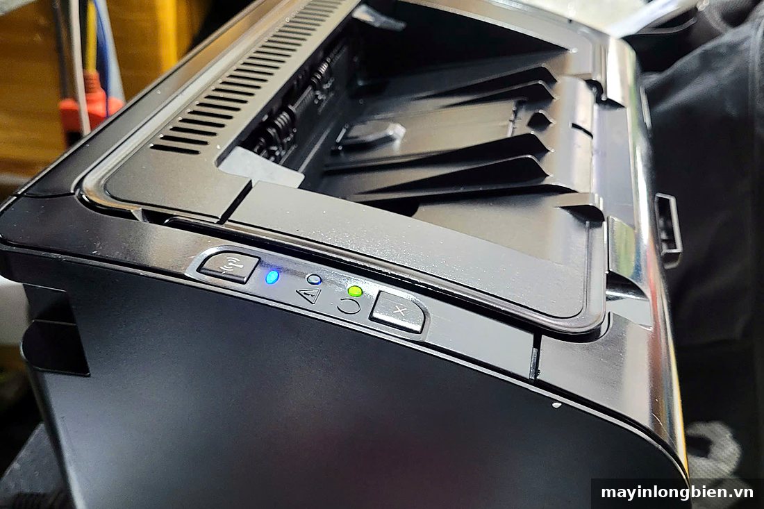 Máy in HP P1102w được kiểm tra tổng thể khi sửa máy in HP 1102