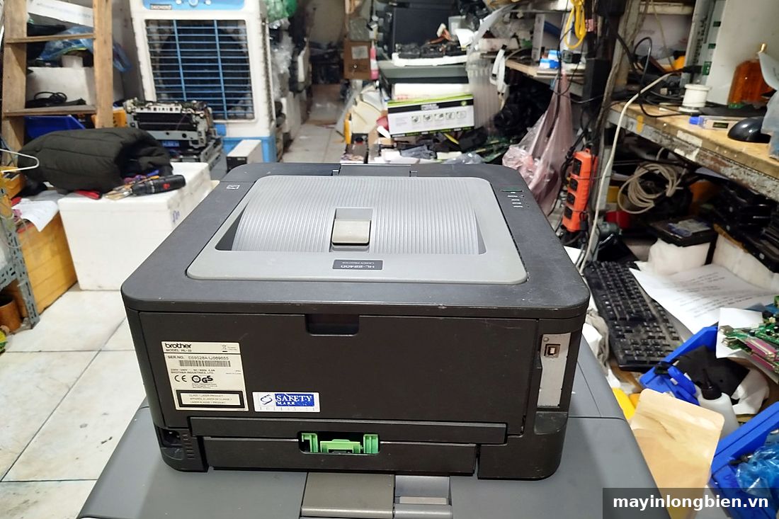 Máy in laser Brother HL-2240 nhìn từ phía trước Máy in laser Brother HL-2240 nhìn từ phía trước