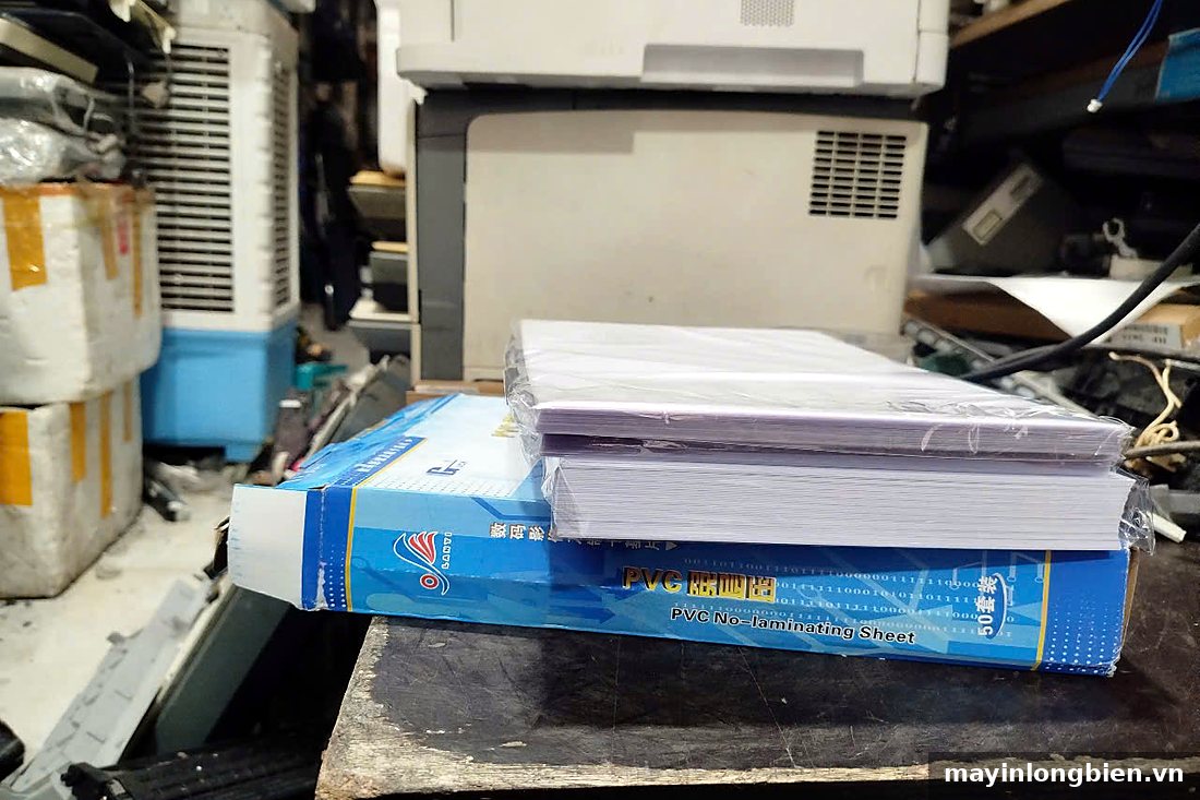 Phôi thẻ nhựa và decal dùng để in thẻ