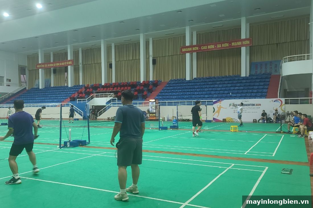 Trận giao lưu cầu lông tại Nhà thi đấu Từ Liêm